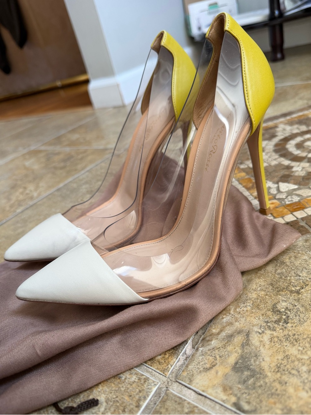 Gianvito Rossi Plexi Pumps White Yellow Clear PVC Pointed Toe Size 39/US 9